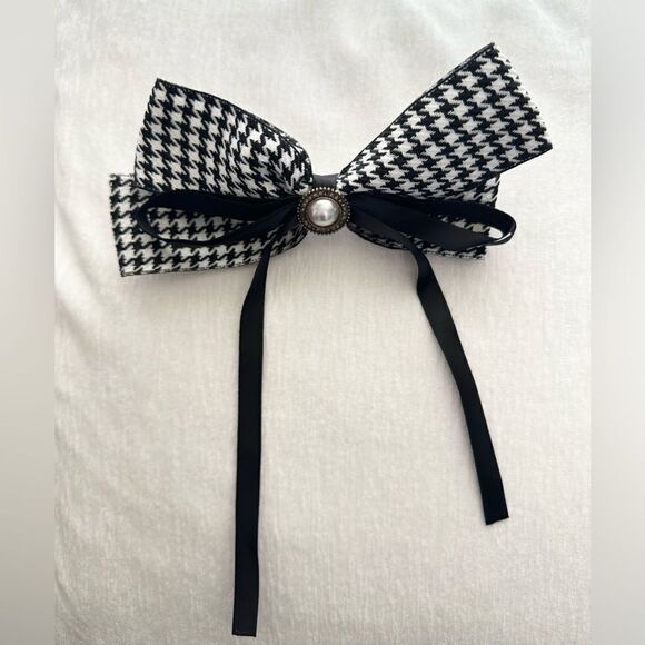 Black and white houndstooth bow with pearl and rhinestone accents - Picture 1 of 5